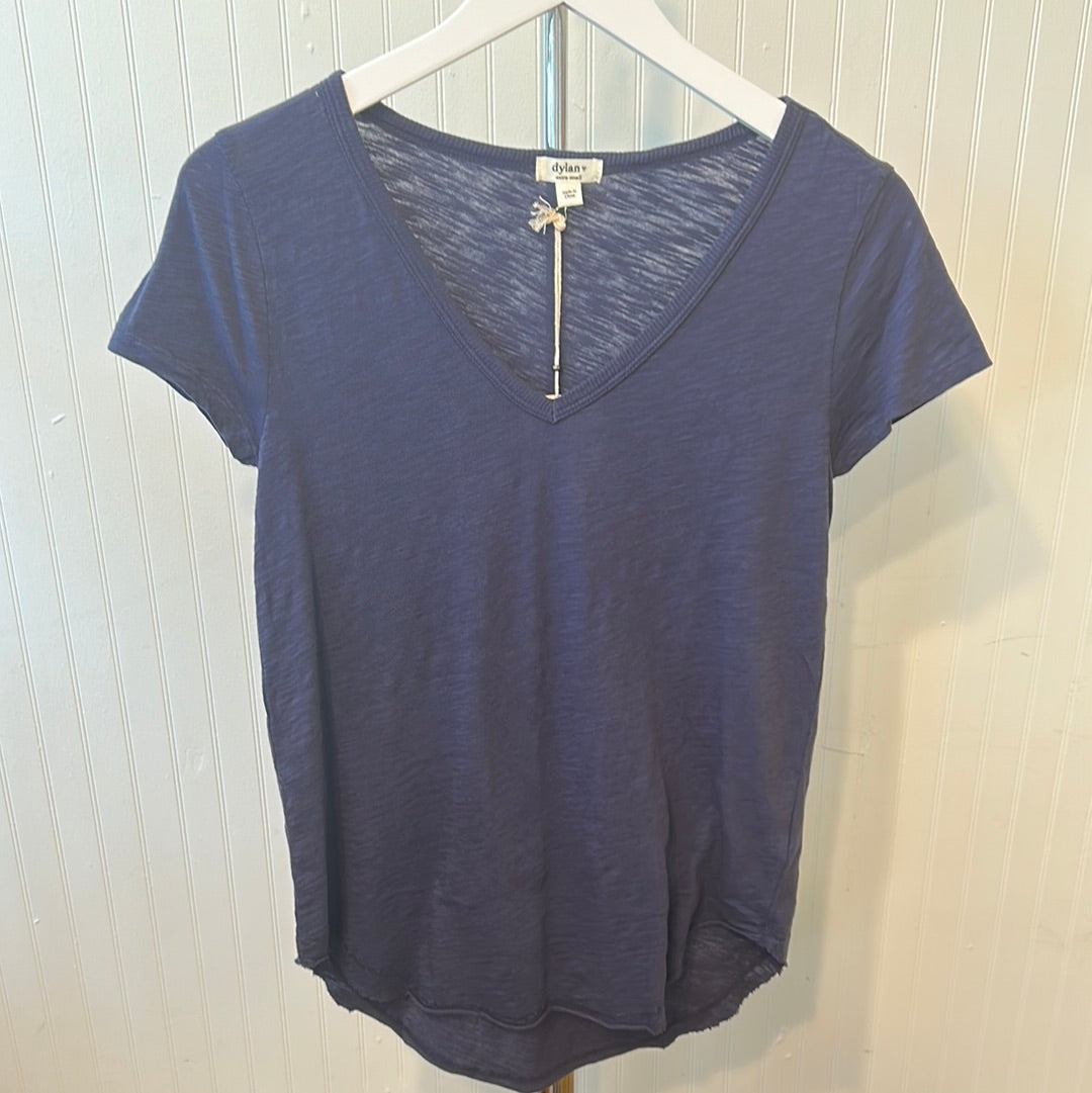 Shirt tail top with raw hem