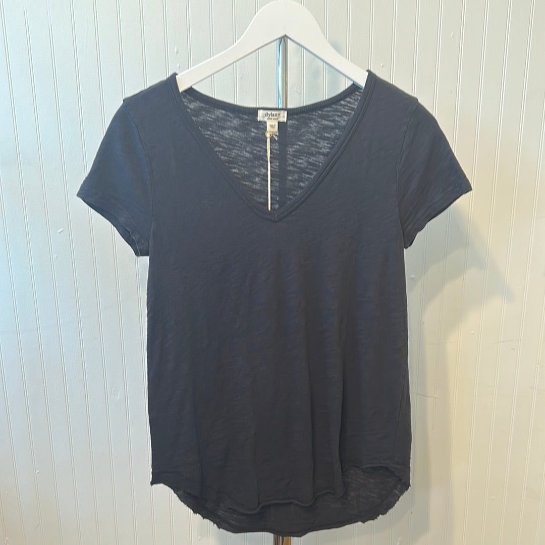 Shirt tail top with raw hem