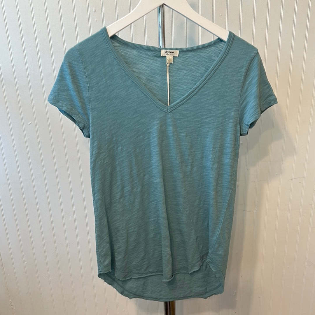 Shirt tail top with raw hem