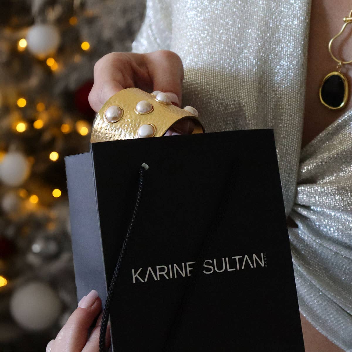 Elegant Pearl Statement Cuff – Bold Luxury Bracelet: Gold