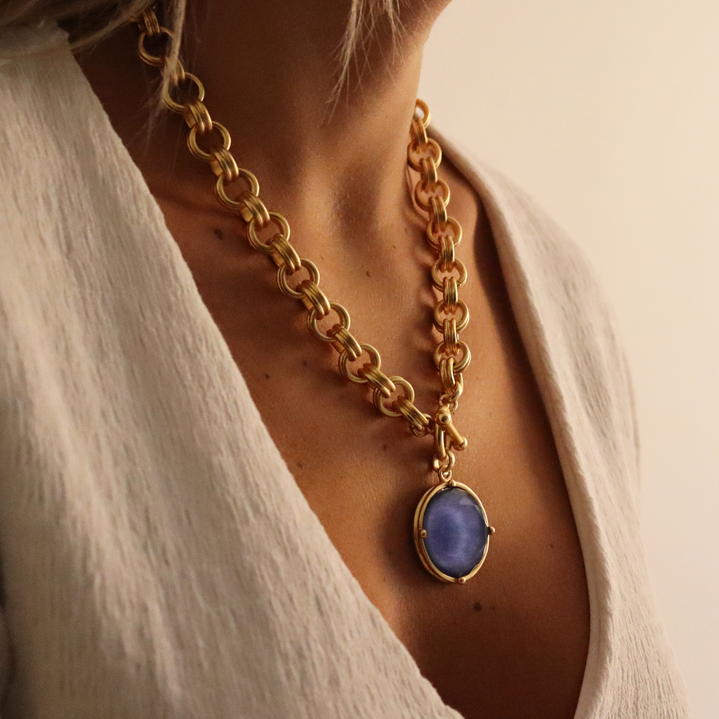 Cabochon Blue Pendant Necklace 