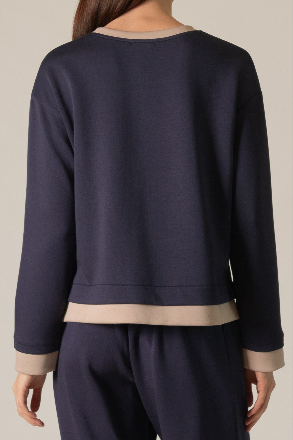 Modal Contrast Border Top