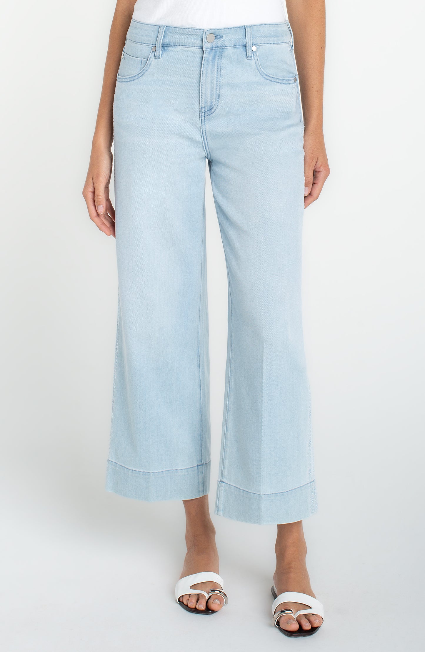 Stride Crop Wide Leg Embroidered Side Seam