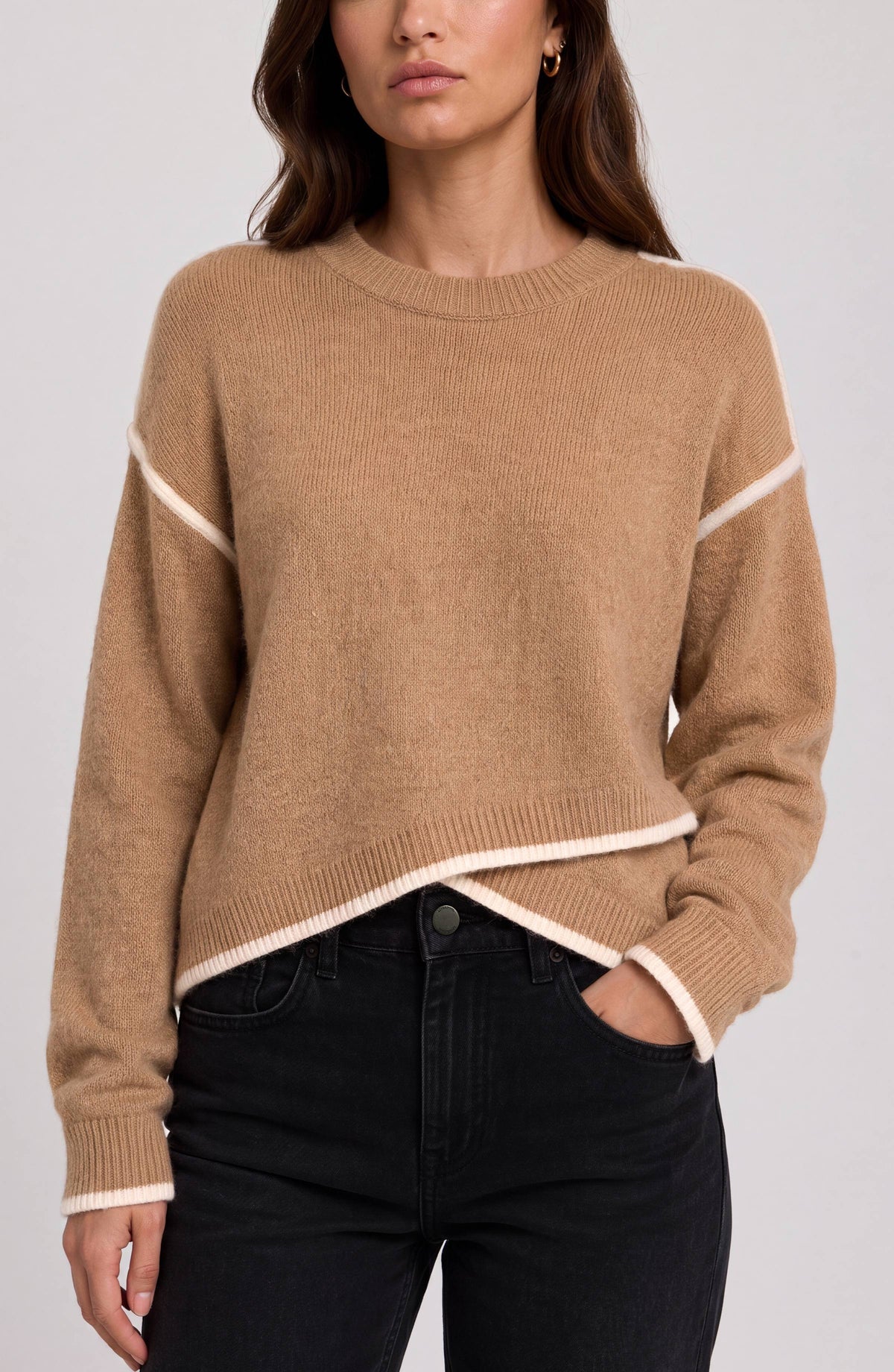 Crewneck Sweater Cream Tulip Hem