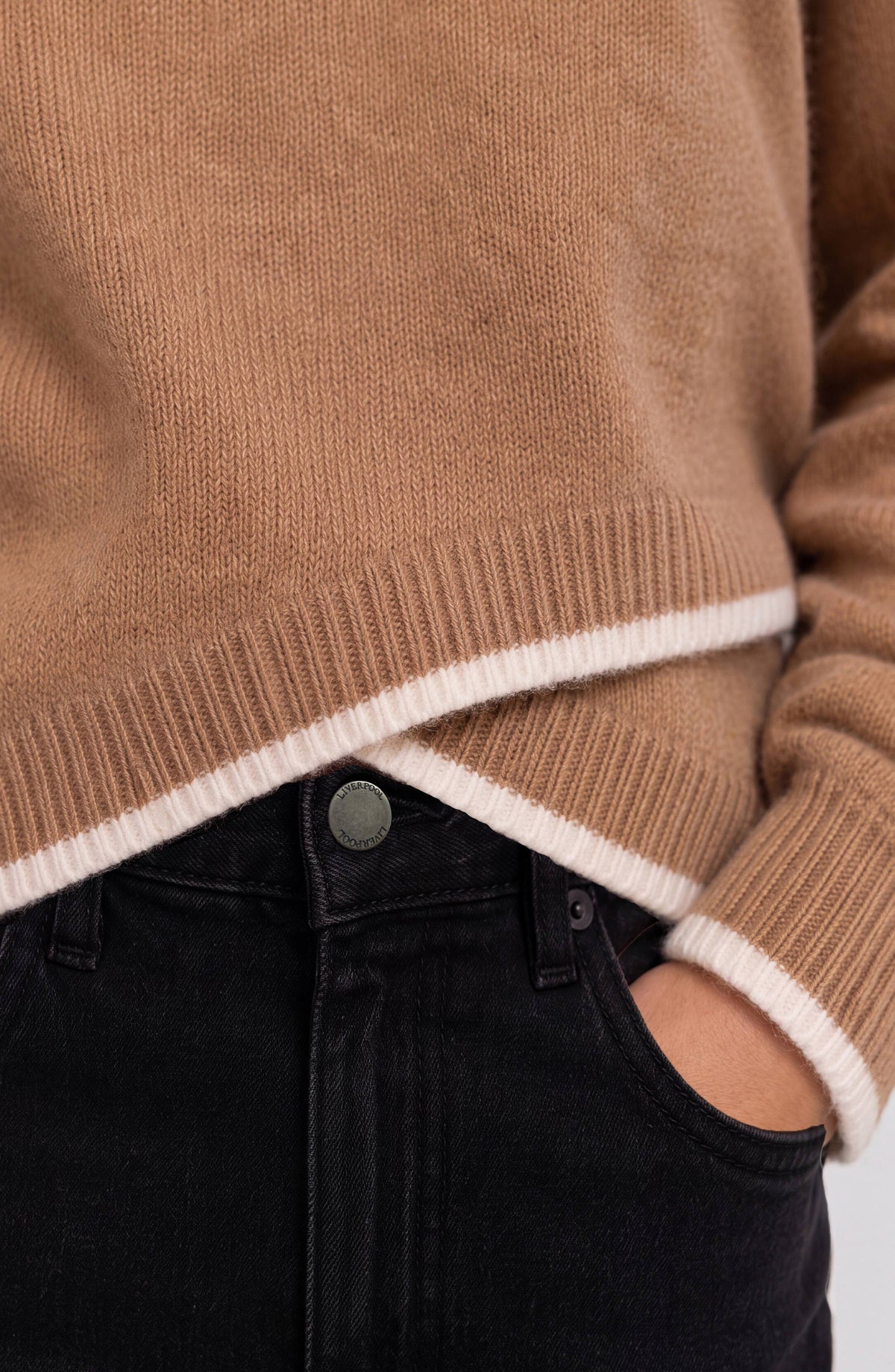Crewneck Sweater Cream Tulip Hem