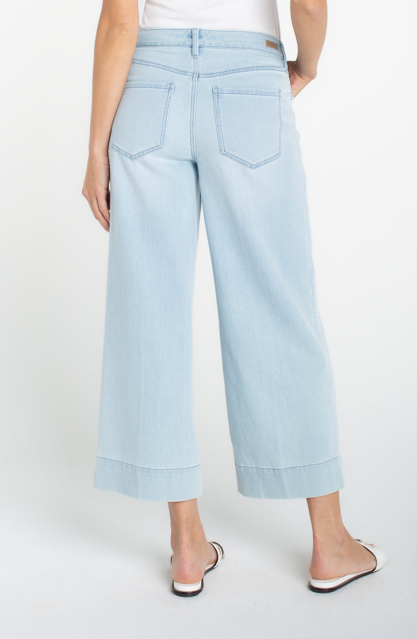 Stride Crop Wide Leg Embroidered Side Seam