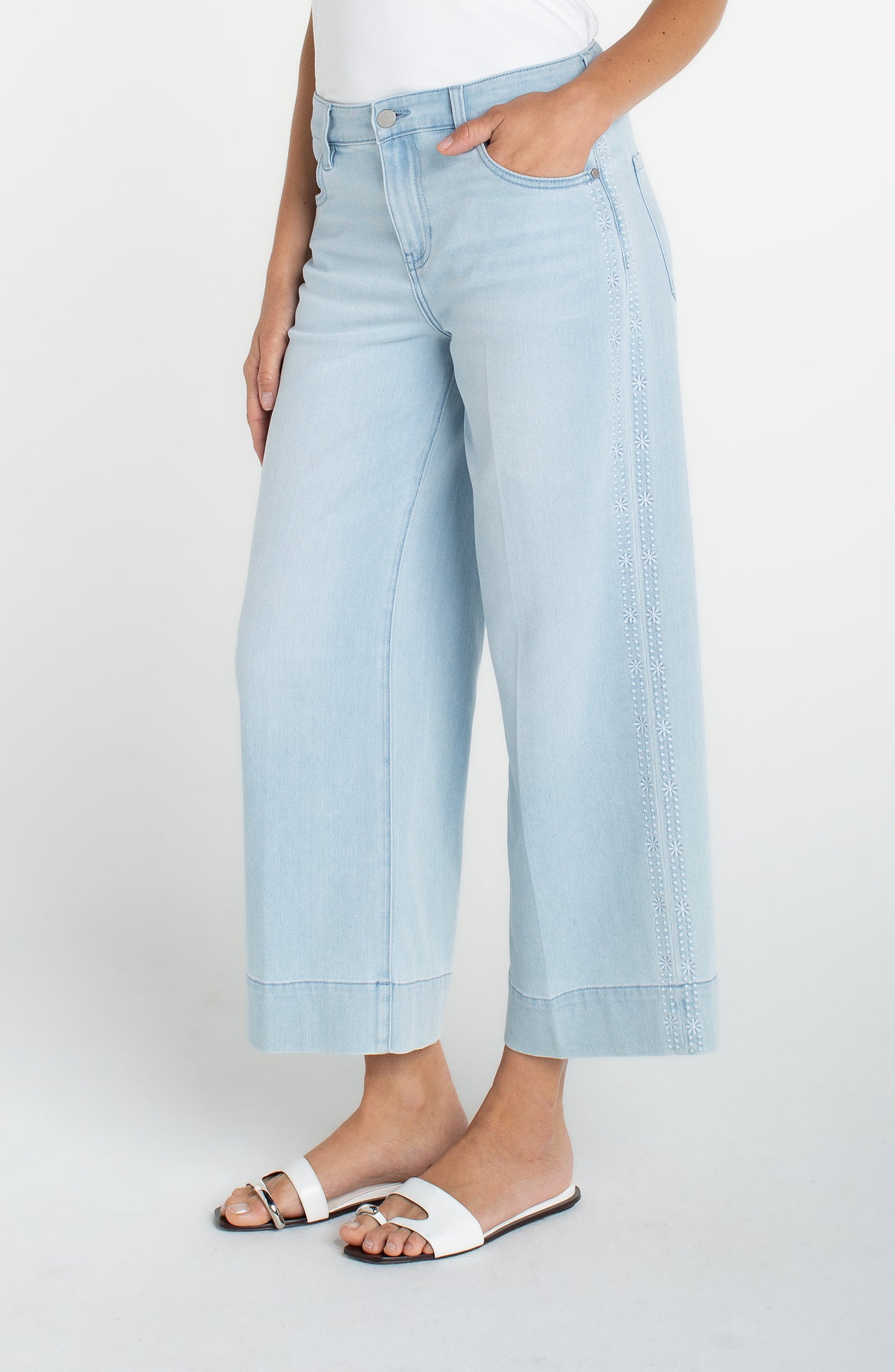 Stride Crop Wide Leg Embroidered Side Seam