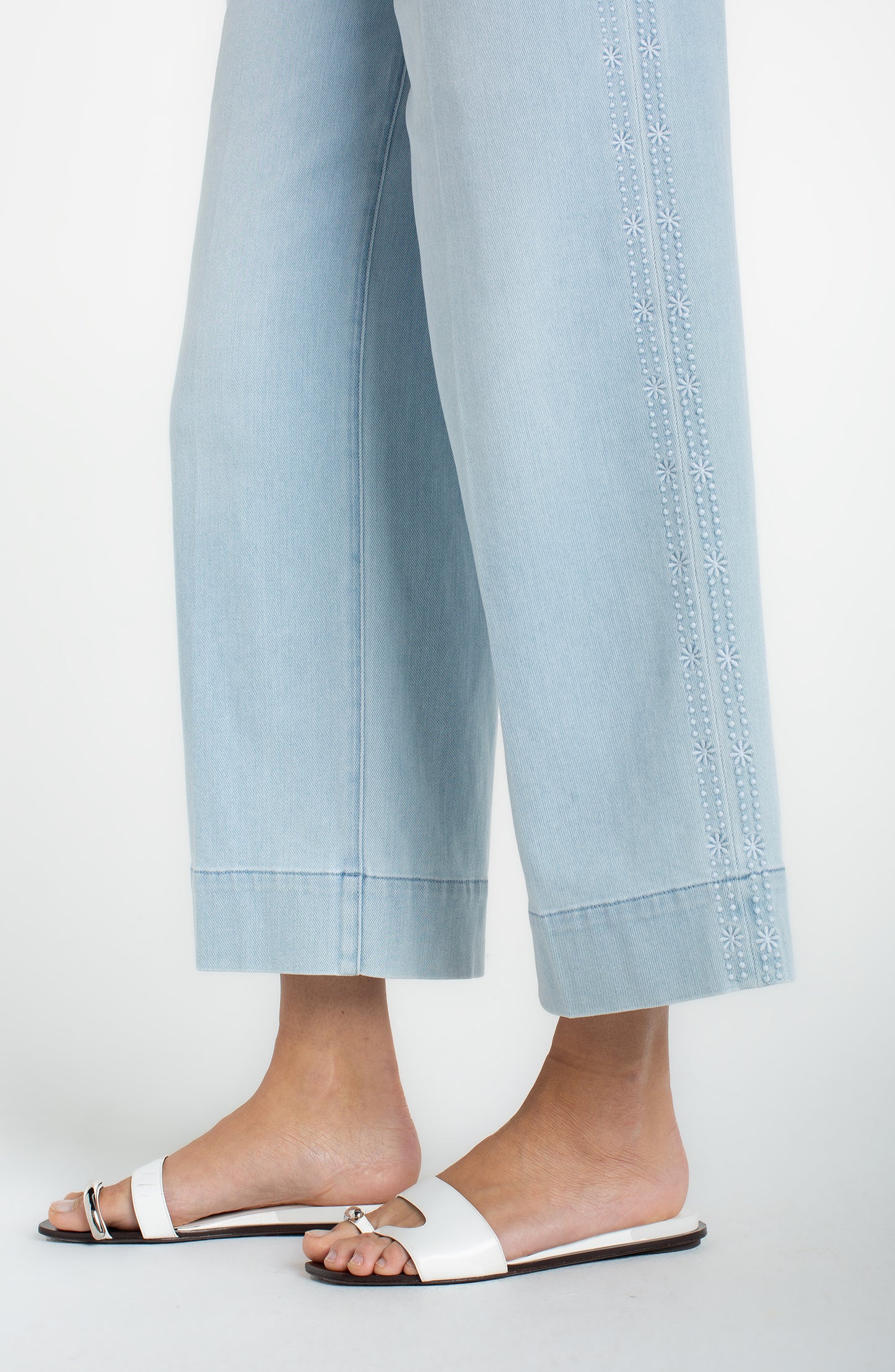 Stride Crop Wide Leg Embroidered Side Seam